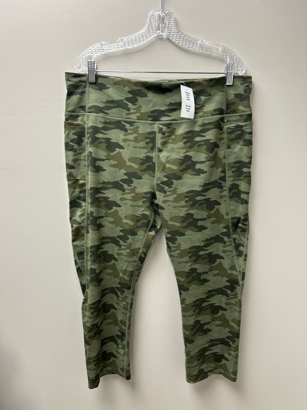 Ricki’s‎ Women’s Green Camo Capri Leggings